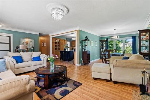 441 Scott Street, St. Catharines, ON - Indoor Photo Showing Living Room