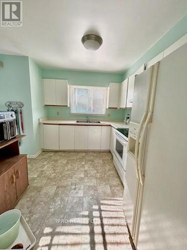 24 - 65 Dorchester Boulevard, St. Catharines, ON - Indoor Photo Showing Kitchen