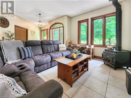 1440 Highway 6, South Bruce Peninsula, ON - Indoor Photo Showing Living Room