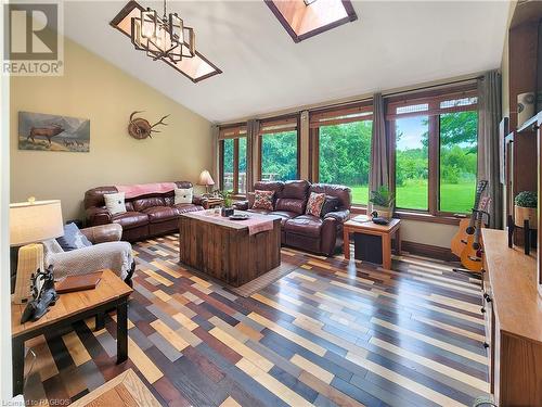 1440 Highway 6, South Bruce Peninsula, ON - Indoor Photo Showing Living Room