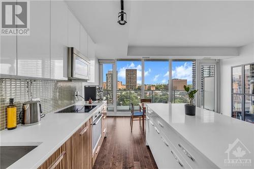 111 Champagne Avenue S Unit#608, Ottawa, ON - Indoor Photo Showing Kitchen With Upgraded Kitchen