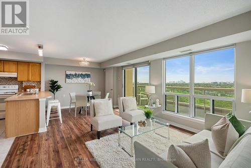 906 - 935 Sheppard Avenue W, Toronto (Clanton Park), ON - Indoor Photo Showing Living Room