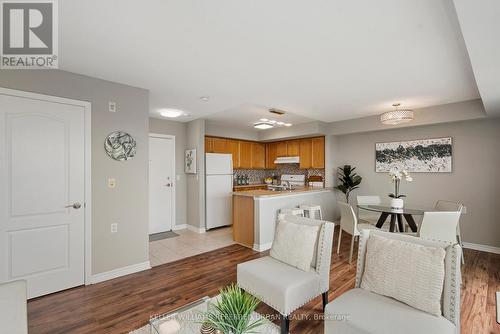 906 - 935 Sheppard Avenue W, Toronto (Clanton Park), ON - Indoor Photo Showing Other Room