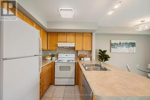 906 - 935 Sheppard Avenue W, Toronto (Clanton Park), ON - Indoor Photo Showing Kitchen With Double Sink