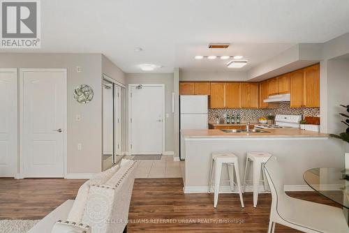 906 - 935 Sheppard Avenue W, Toronto (Clanton Park), ON - Indoor Photo Showing Kitchen With Double Sink