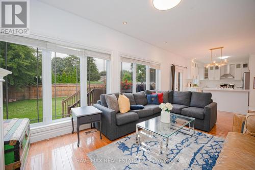 656 Geneva Street N, St. Catharines, ON - Indoor Photo Showing Living Room