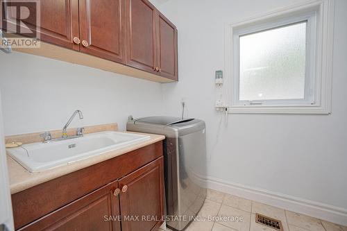 656 Geneva Street N, St. Catharines, ON - Indoor Photo Showing Laundry Room