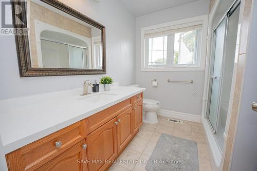 656 Geneva Street N, St. Catharines, ON - Indoor Photo Showing Bathroom