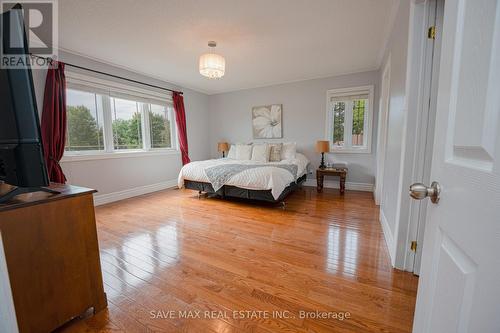 656 Geneva Street N, St. Catharines, ON - Indoor Photo Showing Bedroom