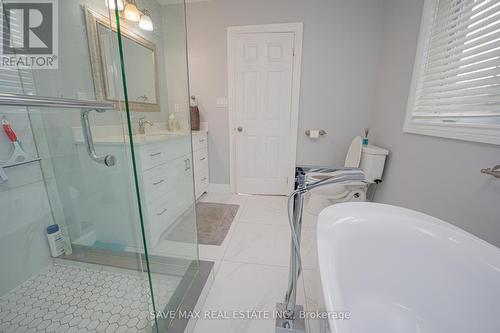 656 Geneva Street N, St. Catharines, ON - Indoor Photo Showing Bathroom