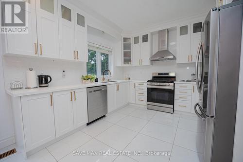 656 Geneva Street N, St. Catharines, ON - Indoor Photo Showing Kitchen