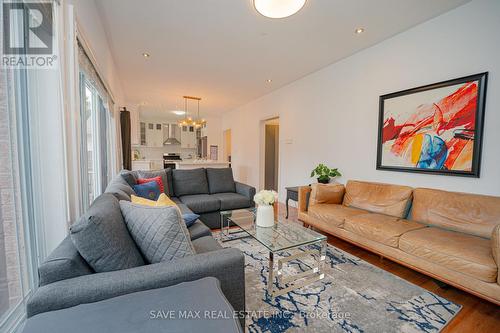 656 Geneva Street N, St. Catharines, ON - Indoor Photo Showing Living Room