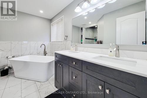 56 Bosworth Street, Hamilton (Meadowlands), ON - Indoor Photo Showing Bathroom