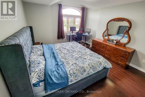 56 Bosworth Street, Hamilton (Meadowlands), ON - Indoor Photo Showing Bedroom