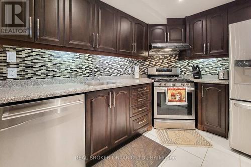 56 Bosworth Street, Hamilton (Meadowlands), ON - Indoor Photo Showing Kitchen With Upgraded Kitchen