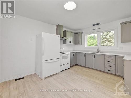 8692 Bank Street, Ottawa, ON - Indoor Photo Showing Kitchen