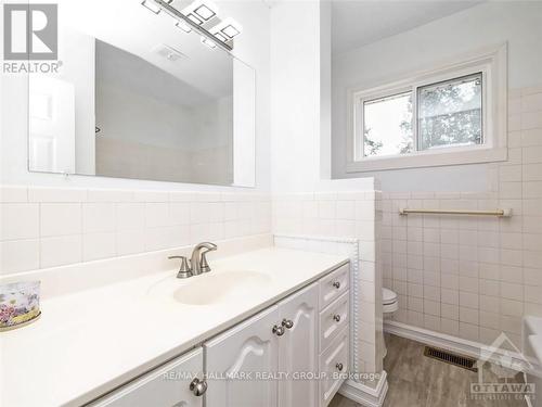 8692 Bank Street, Ottawa, ON - Indoor Photo Showing Bathroom