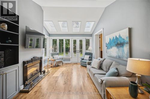 23 Franklin Street, Uxbridge, ON - Indoor Photo Showing Living Room With Fireplace