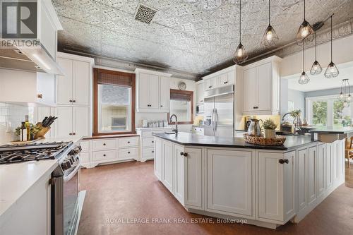 23 Franklin Street, Uxbridge, ON - Indoor Photo Showing Kitchen With Upgraded Kitchen