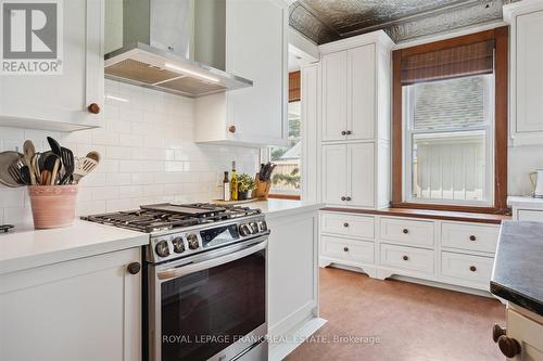 23 Franklin Street, Uxbridge, ON - Indoor Photo Showing Kitchen With Upgraded Kitchen