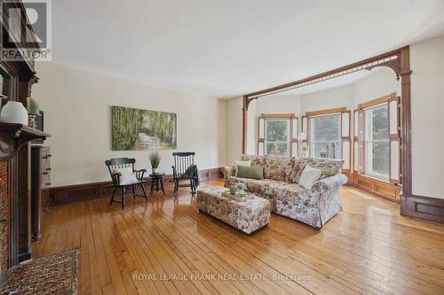 23 Franklin Street, Uxbridge, ON - Indoor Photo Showing Living Room