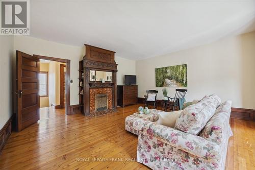 23 Franklin Street, Uxbridge, ON - Indoor Photo Showing Living Room