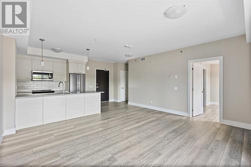 190 Main Street East Unit# 210, Kingsville, ON - Indoor Photo Showing Kitchen With Upgraded Kitchen