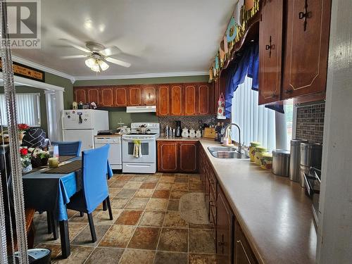 378 Creston Boulevard, Creston South, NL - Indoor Photo Showing Kitchen With Double Sink