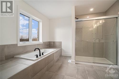 899 Cologne Street, Embrun, ON - Indoor Photo Showing Bathroom