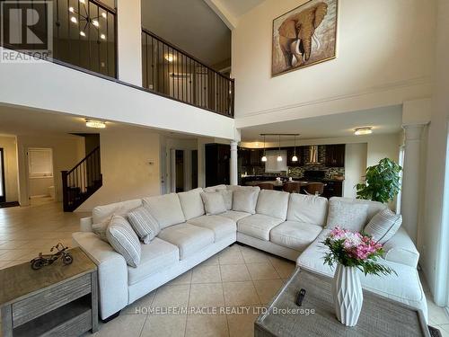 455 Champlain Avenue N, Woodstock, ON - Indoor Photo Showing Living Room