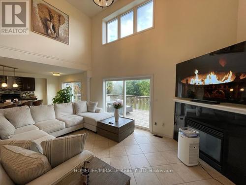 455 Champlain Avenue N, Woodstock, ON - Indoor Photo Showing Living Room