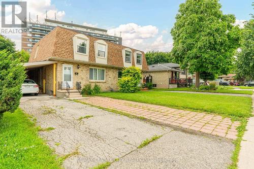 999 Eagle Crescent, London, ON - Outdoor With Facade