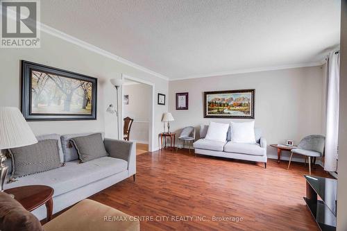 999 Eagle Crescent, London, ON - Indoor Photo Showing Living Room