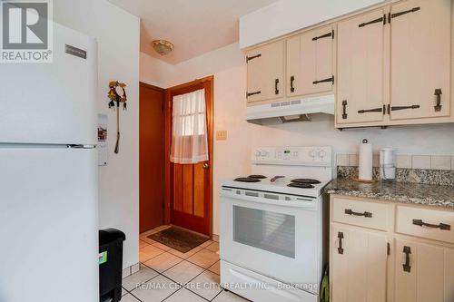 999 Eagle Crescent, London, ON - Indoor Photo Showing Kitchen