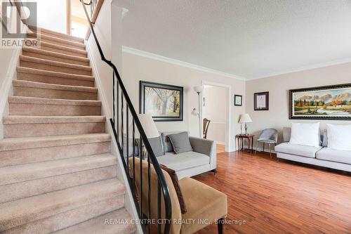 999 Eagle Crescent, London, ON - Indoor Photo Showing Living Room