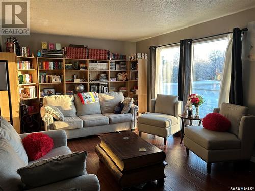 314 Main Street, Muenster, SK - Indoor Photo Showing Living Room