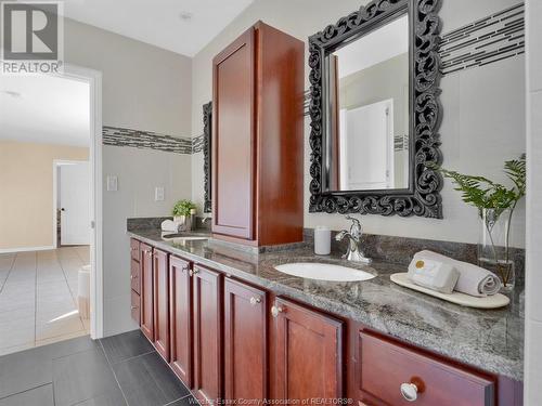 743 Old Tecumseh Road, Lakeshore, ON - Indoor Photo Showing Bathroom