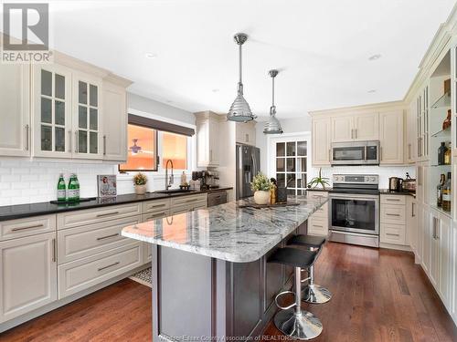 743 Old Tecumseh Road, Lakeshore, ON - Indoor Photo Showing Kitchen With Upgraded Kitchen