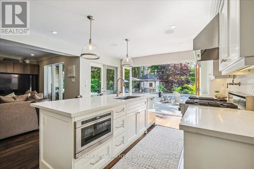 1301 Bunsden Avenue, Mississauga (Sheridan), ON - Indoor Photo Showing Kitchen With Upgraded Kitchen