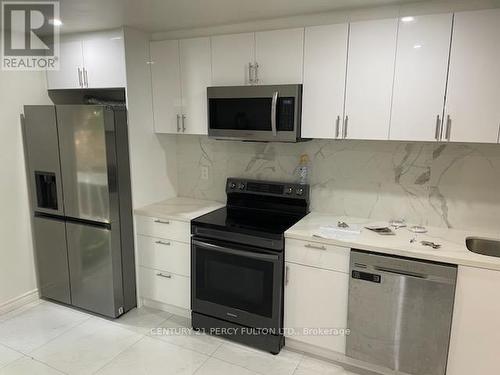 153 1/2 Olive Avenue, Oshawa (Central), ON - Indoor Photo Showing Kitchen