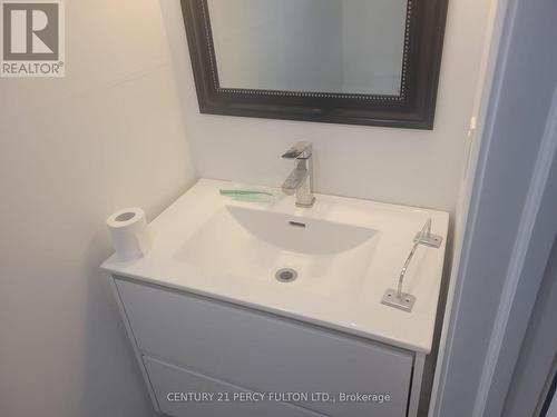 153 1/2 Olive Avenue, Oshawa (Central), ON - Indoor Photo Showing Bathroom