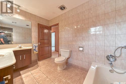 251 Halifax Street N, Regina, SK - Indoor Photo Showing Bathroom