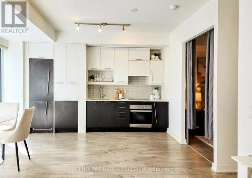 520 - 30 Nelson Street, Toronto (Waterfront Communities), ON - Indoor Photo Showing Kitchen