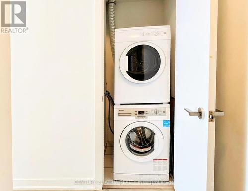 520 - 30 Nelson Street, Toronto (Waterfront Communities), ON - Indoor Photo Showing Laundry Room