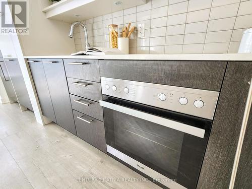 520 - 30 Nelson Street, Toronto (Waterfront Communities), ON - Indoor Photo Showing Kitchen