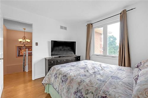 35 Jacqueline Boulevard, Hamilton, ON - Indoor Photo Showing Bedroom