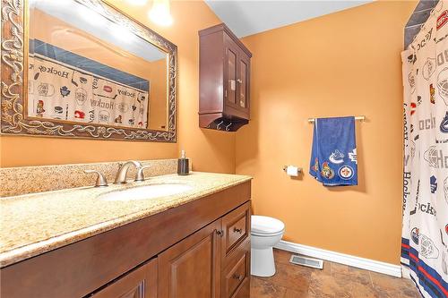 35 Jacqueline Boulevard, Hamilton, ON - Indoor Photo Showing Bathroom