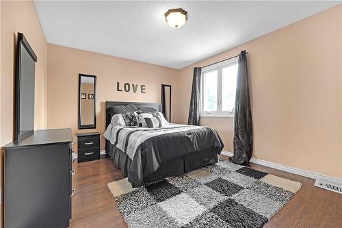 35 Jacqueline Boulevard, Hamilton, ON - Indoor Photo Showing Bedroom