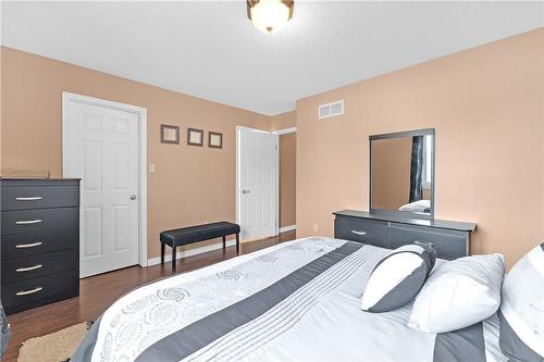 35 Jacqueline Boulevard, Hamilton, ON - Indoor Photo Showing Bedroom