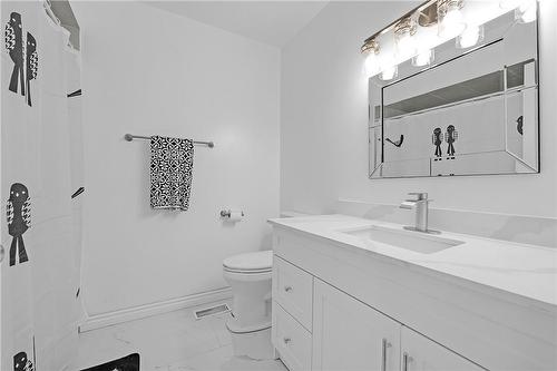 35 Jacqueline Boulevard, Hamilton, ON - Indoor Photo Showing Bathroom